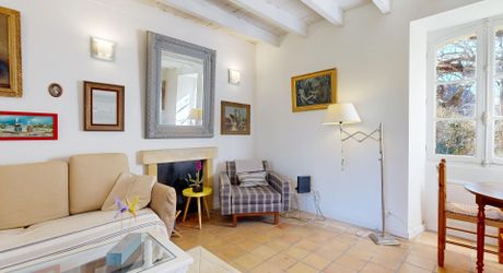 De la pierre de taille et un vrai potentiel de projet à deux pas de Saint-Cyprien et tous ses commerces.