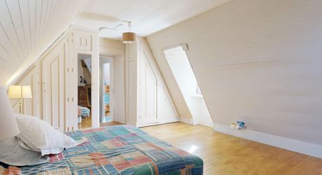 De la pierre de taille et un vrai potentiel de projet à deux pas de Saint-Cyprien et tous ses commerces.