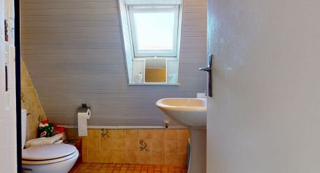 De la pierre de taille et un vrai potentiel de projet à deux pas de Saint-Cyprien et tous ses commerces.