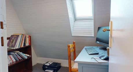 De la pierre de taille et un vrai potentiel de projet à deux pas de Saint-Cyprien et tous ses commerces.