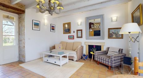 De la pierre de taille et un vrai potentiel de projet à deux pas de Saint-Cyprien et tous ses commerces.