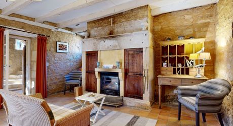 De la pierre de taille et un vrai potentiel de projet à deux pas de Saint-Cyprien et tous ses commerces.