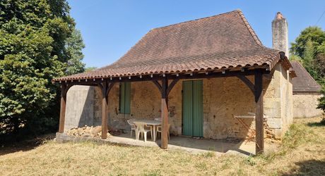 Ensemble Perigordin à rénover avec 1423m2 de terrain