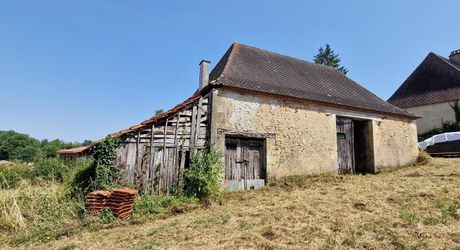 Ensemble Perigordin à rénover avec 1423m2 de terrain