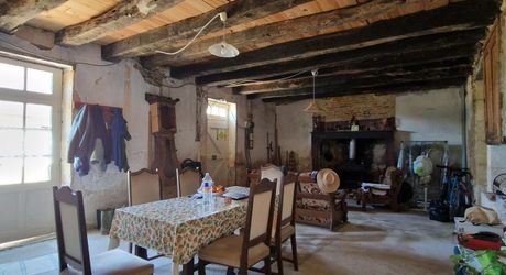 Ensemble Perigordin à rénover avec 1423m2 de terrain