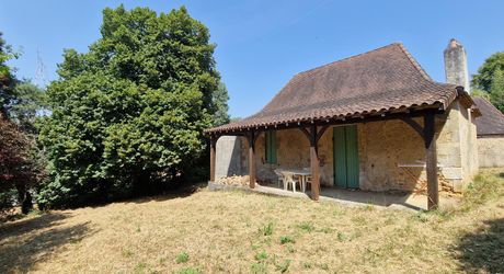 Ensemble Perigordin à rénover avec 1423m2 de terrain