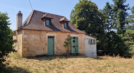 Ensemble Perigordin à rénover avec 1423m2 de terrain