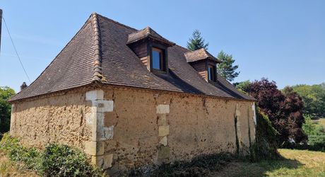 Ensemble Perigordin à rénover avec 1423m2 de terrain