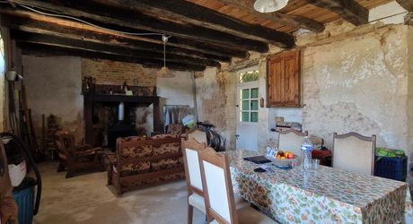 Ensemble Perigordin à rénover avec 1423m2 de terrain