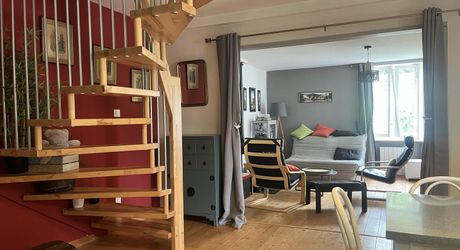 Stone house with 3 bedrooms and terrace, investment opportunity or charming residence near SAINT-CYPRIEN