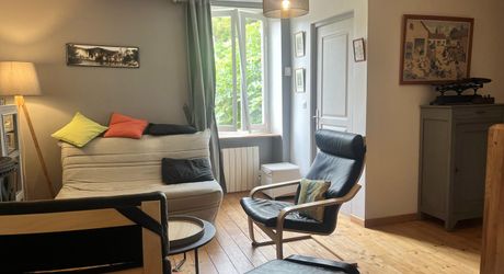 Stone house with 3 bedrooms and terrace, investment opportunity or charming residence near SAINT-CYPRIEN