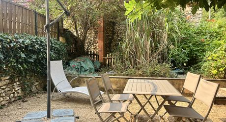 Stone house with 3 bedrooms and terrace, investment opportunity or charming residence near SAINT-CYPRIEN