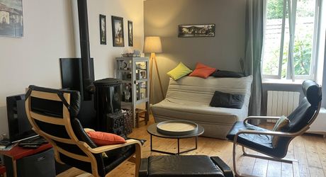 Stone house with 3 bedrooms and terrace, investment opportunity or charming residence near SAINT-CYPRIEN