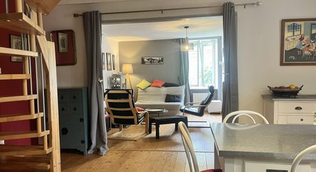 Stone house with 3 bedrooms and terrace, investment opportunity or charming residence near SAINT-CYPRIEN
