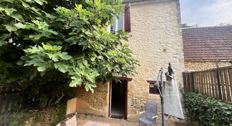 EXCLUSIVITE LABEL PIERRES Maison en pierres 3 chambres et terrasse, Opportunité d'investissement ou résidence de charme proche SAINT-CYPRIEN