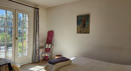 Maison de plain-pied à rafraichir de  3 chambres et grand  terrain au calme