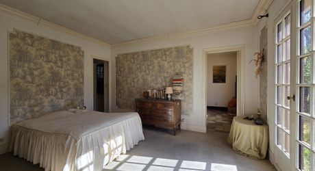 Maison de plain-pied à rafraichir de  3 chambres et grand  terrain au calme