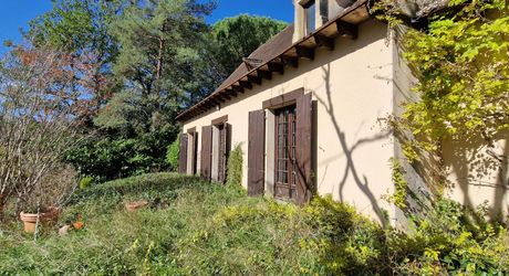 Maison de plain-pied à rafraichir de  3 chambres et grand  terrain au calme