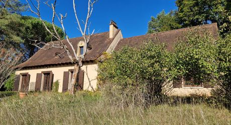 Maison de plain-pied à rafraichir de  3 chambres et grand  terrain au calme