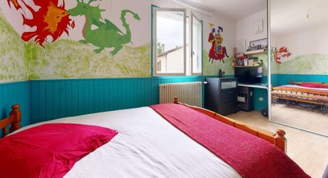 Maison contemporaine avec piscine à deux pas des commerces !