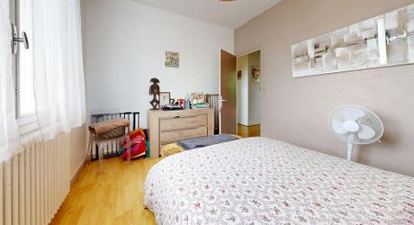 Maison contemporaine avec piscine à deux pas des commerces !