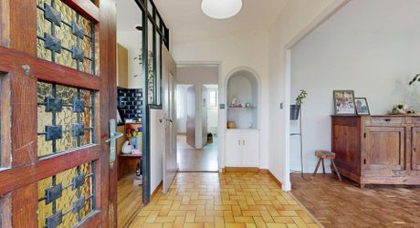 Maison contemporaine avec piscine à deux pas des commerces !