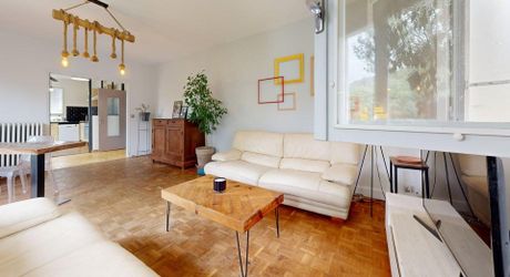 Maison contemporaine avec piscine à deux pas des commerces !