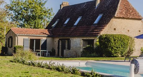 Périgord noir : maison pleine de charme avec piscine et jardin
