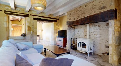 Périgord noir : maison pleine de charme avec piscine et jardin