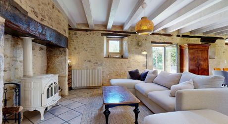 Périgord noir : maison pleine de charme avec piscine et jardin