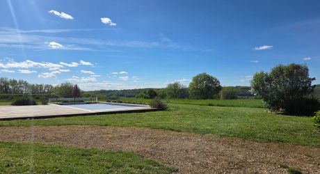 Périgord noir : maison pleine de charme avec piscine et jardin