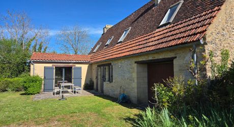 Périgord noir : maison pleine de charme avec piscine et jardin