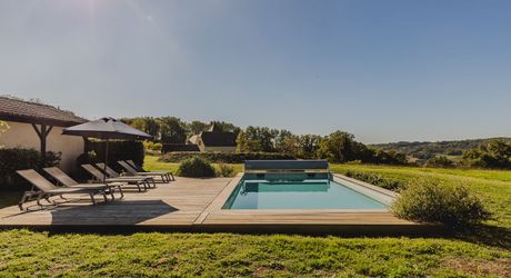 Périgord noir : maison pleine de charme avec piscine et jardin