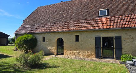 Périgord noir : maison pleine de charme avec piscine et jardin