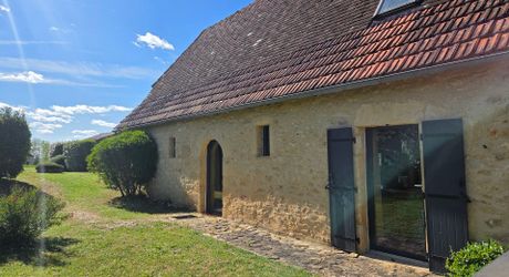 Périgord noir : maison pleine de charme avec piscine et jardin
