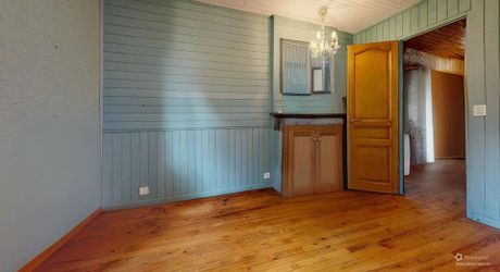 L'Élégance Discrète d'une Maison de Village, avec tous commerces