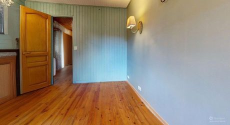 L'Élégance Discrète d'une Maison de Village, avec tous commerces