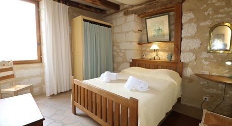 Maison de village ancienne avec jardin et piscine et vue !