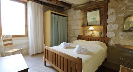 Maison de village ancienne avec jardin et piscine et vue !