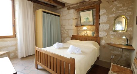 Maison de village ancienne avec jardin et piscine et vue !