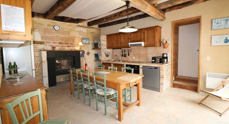 Maison de village ancienne avec jardin et piscine et vue !