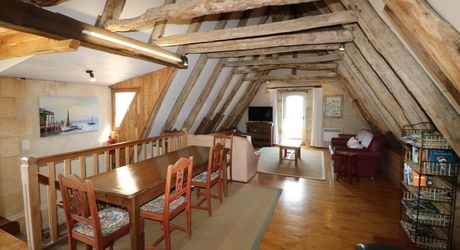 Maison de village ancienne avec jardin et piscine et vue !