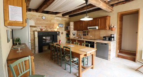 Maison de village ancienne avec jardin et piscine et vue !