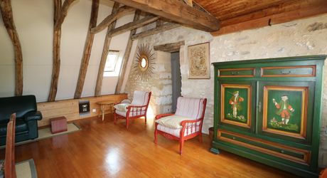 Maison de village ancienne avec jardin et piscine et vue !