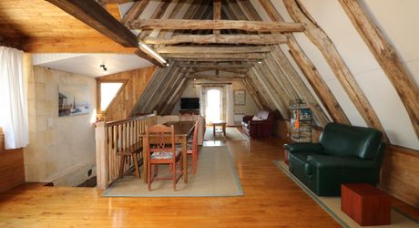 Maison de village ancienne avec jardin et piscine et vue !