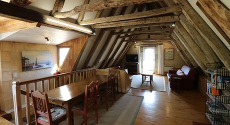Maison de village ancienne avec jardin et piscine et vue !