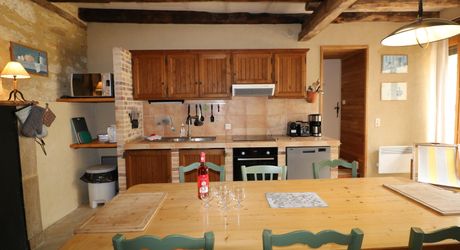 Maison de village ancienne avec jardin et piscine et vue !