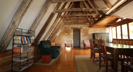 Maison de village ancienne avec jardin et piscine et vue !