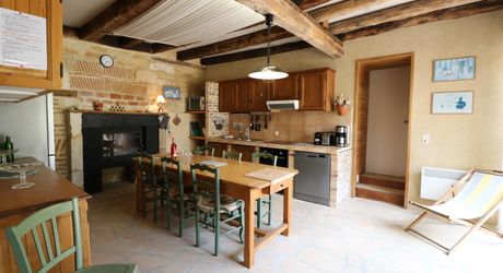 Maison de village ancienne avec jardin et piscine et vue !