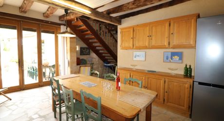 Maison de village ancienne avec jardin et piscine et vue !